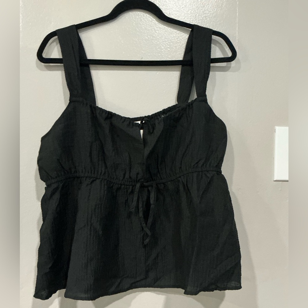 NWT!  Women’s  Tie Front Tank Top.   Black. L